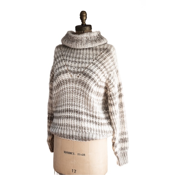 Hollister Chunky Knit Cowl Neck Sweater in Heather Grey & Ivory Stripes Sz Sm - Picture 11 of 12